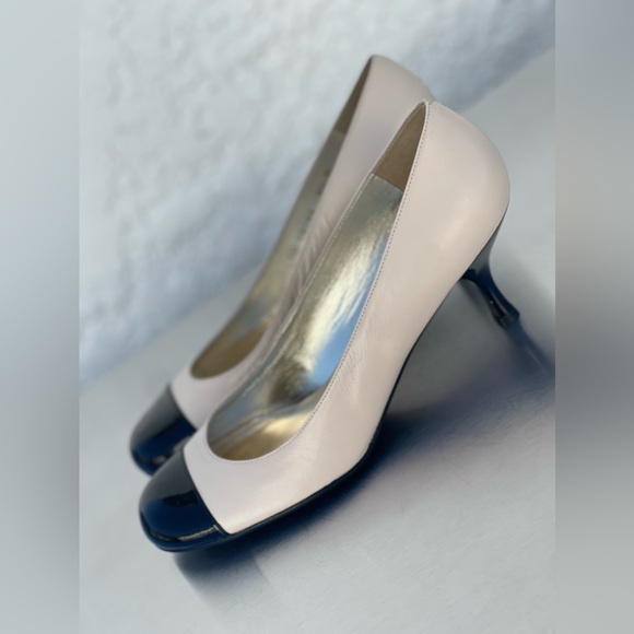 NEW ⭐️ Stuart Weitzman Black Patent and Cream Leather Kitten Heels Size 8.5 - Picture 7 of 9